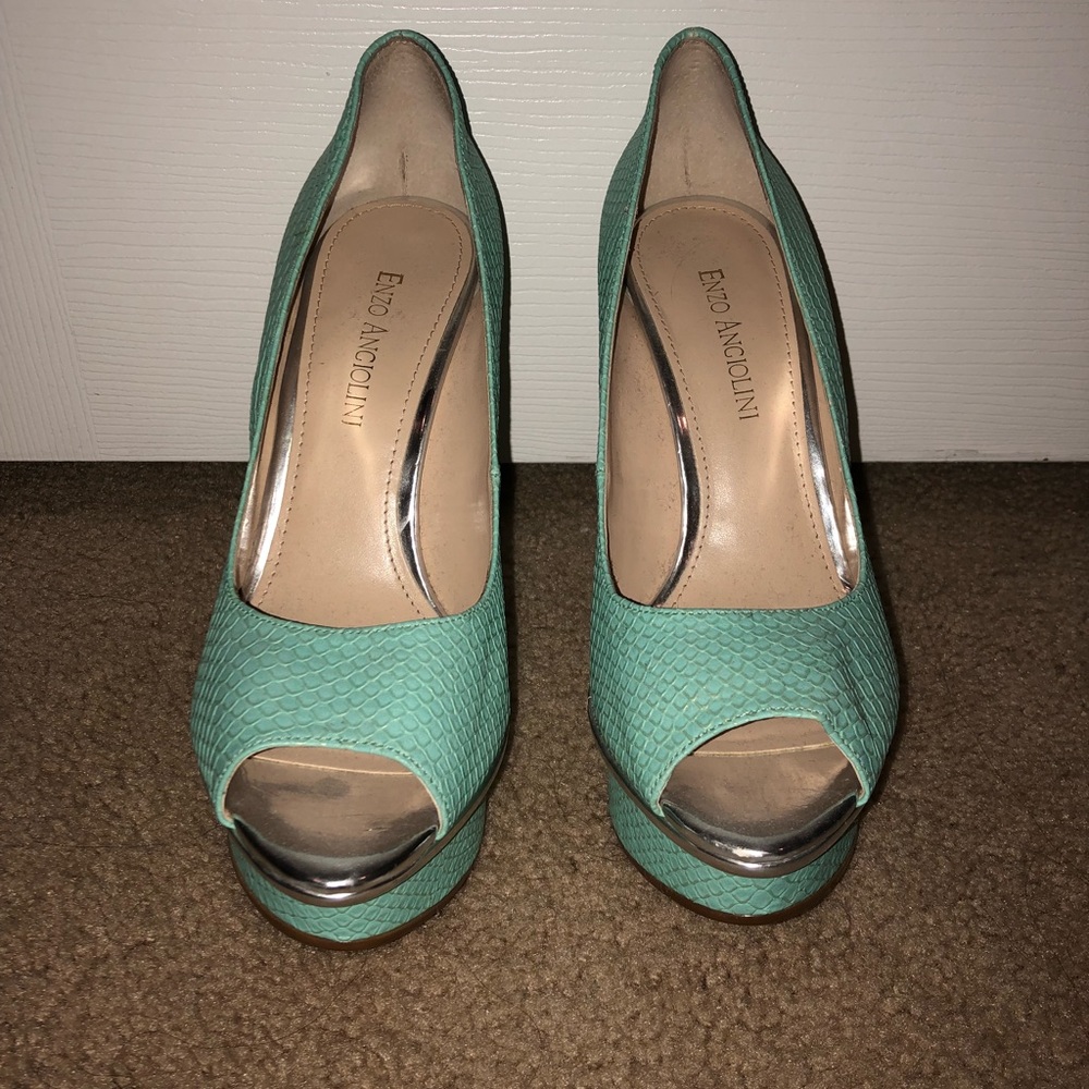 Enzo Angiolini turquoise snake skin heels